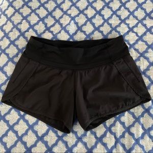 Lululemon Mid-Rise Speed Up Shorts